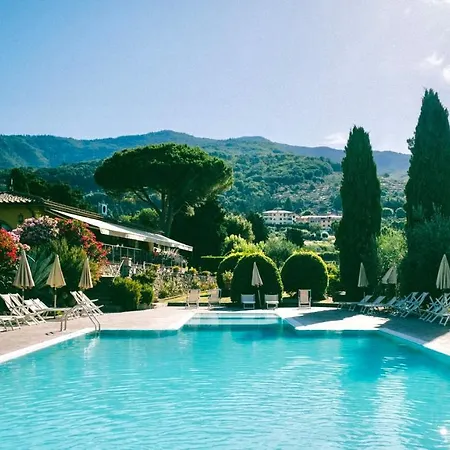 With Swimming Pool Surrounded By Greenery In San Donato Fronzano, With Air Conditioning And Breakfast Included Hotel